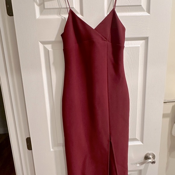Perfect for a wedding guest, especially this fall! Wine red midi dress, classy! - Picture 2 of 7